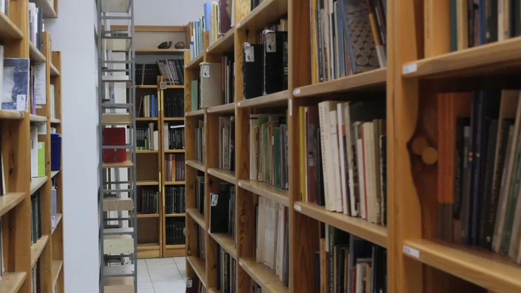 sala 5 regały biblioteczne